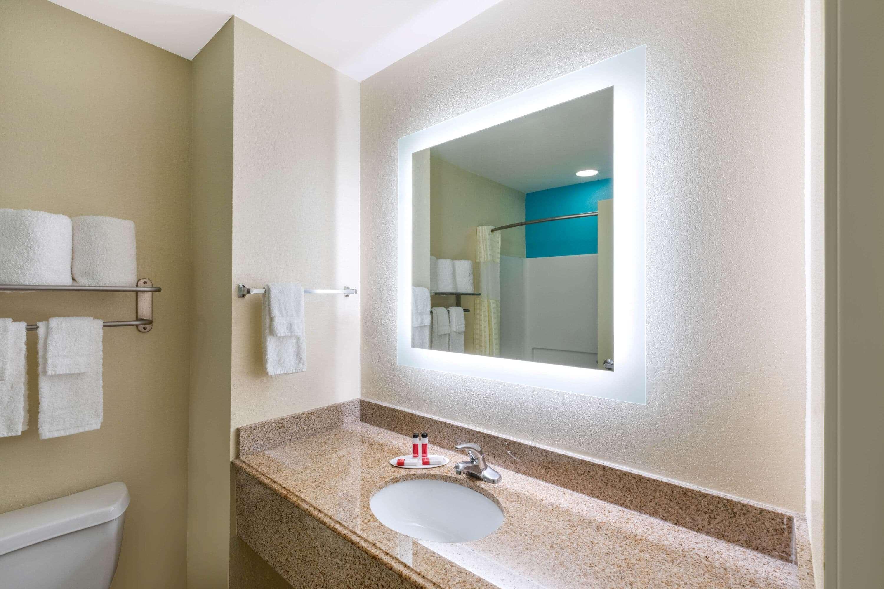 Howard Johnson By Wyndham Houma Buitenkant foto